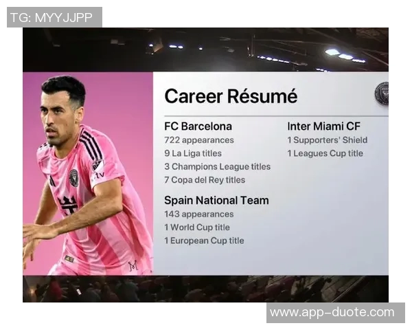 布斯克茨携妻儿共庆退役仪式迈阿密球迷齐聚致敬 布斯克茨携妻儿共庆退役仪式迈阿密球迷齐聚致敬