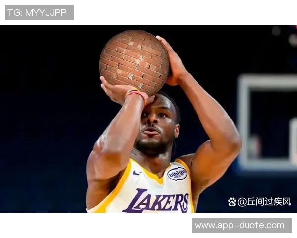 夸梅:布朗尼若想首发需提升接球投篮能力不能只依赖老爸的三分训练 夸梅:布朗尼若想首发需提升接球投篮能力不能只依赖老爸的三分训练