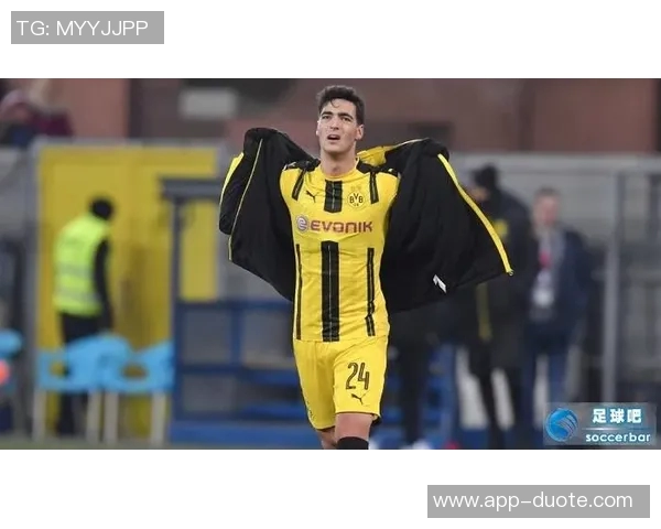 多特蒙德回顾曾效力的西班牙球员梅里诺与巴尔特拉的精彩瞬间