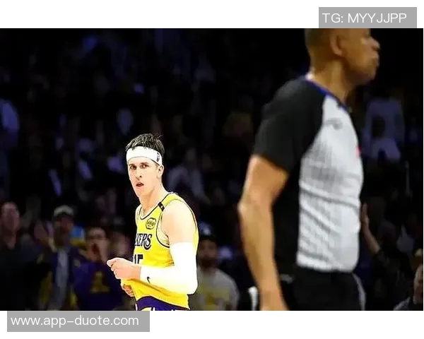 开拓者媒体人称里夫斯状态出色湖人队在东契奇与老詹归来后实力不容小觑