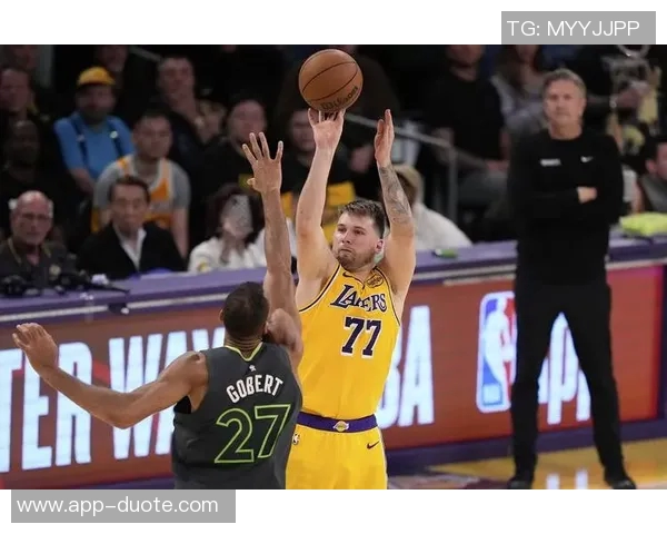 湖人客场挑战灰熊东契奇状态成疑能否复出引关注