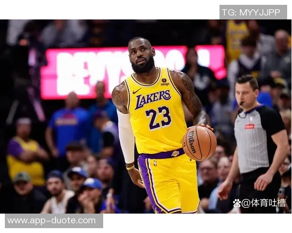 浓眉上半场表现平平10投仅3中贡献7分10篮板数据却依然全面