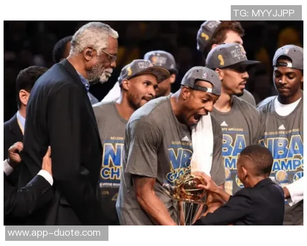 克莱女友晒拉布布穿球衣秀恩爱引发网友热议与羡慕 克莱女友晒拉布布穿球衣秀恩爱引发网友热议与羡慕