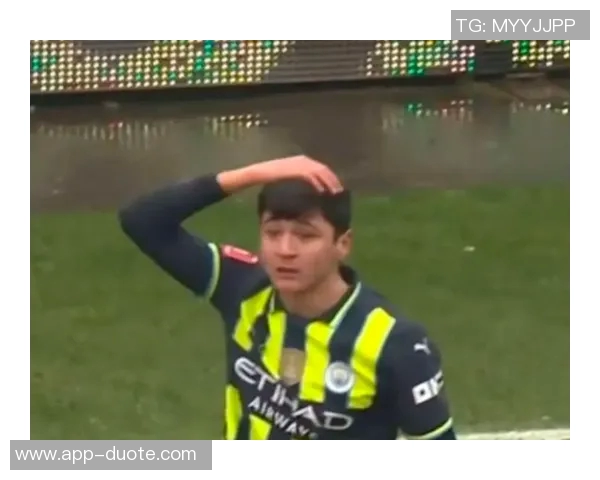 马尔穆什参与踢球风格挑战赛选择胡桑诺夫展现速度魅力 马尔穆什参与踢球风格挑战赛选择胡桑诺夫展现速度魅力