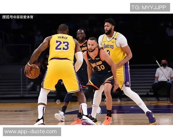 NBA赛况分析:猛龙遭勇士逆袭绿军轻取开拓者活塞力克快船湖人大胜国王